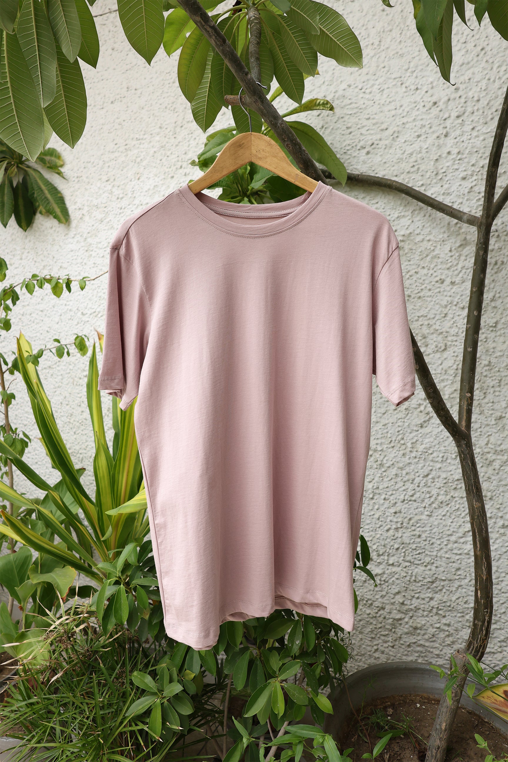 The Dawn Casual Men's Half Sleeve Crew Neck combines a modern fit with a soft fabric for maximum comfort.