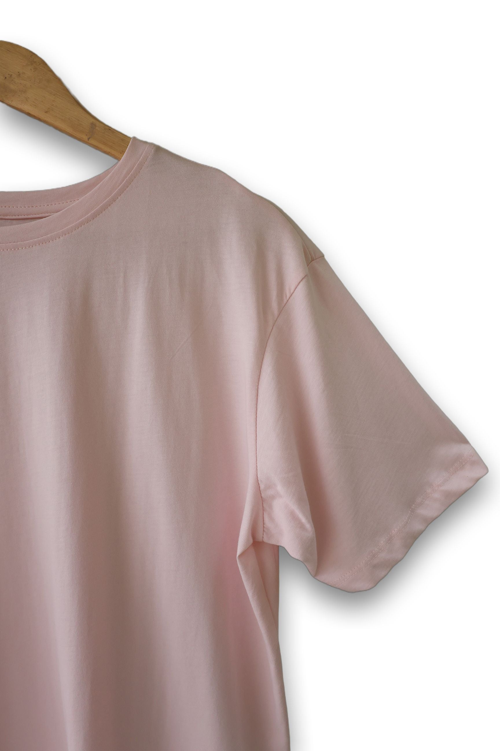 Made for everyday ease, the Dawn Soft Cotton Men's Crew Neck T-Shirt is a go-to choice for laid-back styling.