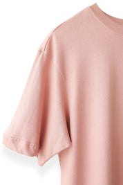 The Gecko Pink Casual Men's T-Shirt offers a lightweight feel and a versatile design for any occasion.
