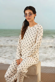 The Moonlight Jade Soft Fabric Women Pajama Sets ensure a smooth, airy feel for a peaceful night’s sleep.